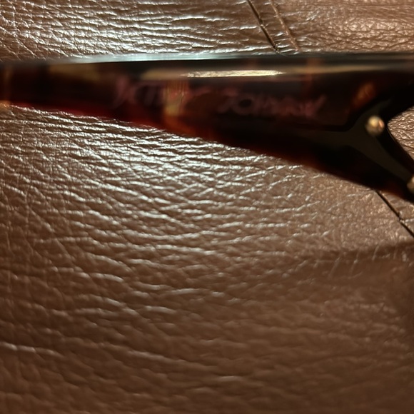 Betsey Johnson tortoiseshell heart sunglasses 🤎 - Picture 4 of 9